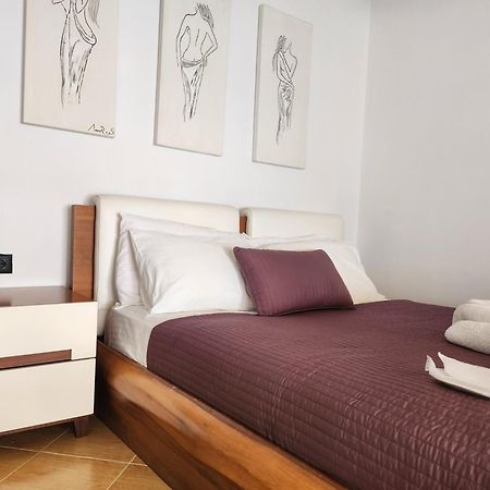 Alpha Seaside Apartment Sarande Ngoại thất bức ảnh
