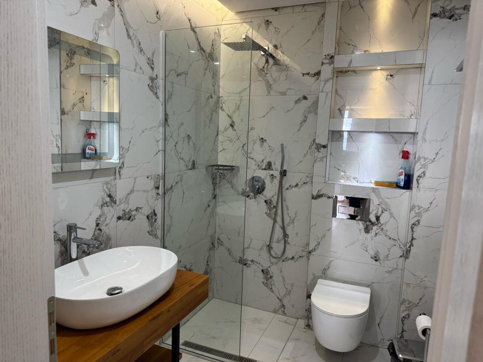 Alpha Seaside Apartment Sarande Ngoại thất bức ảnh
